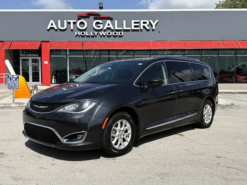 2020 Chrysler Pacifica Touring L's photo