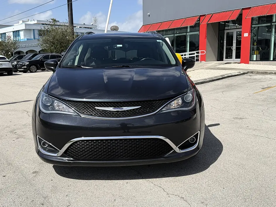 2020 Chrysler Pacifica Touring L photo 5