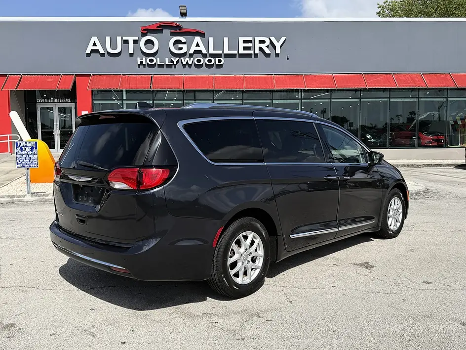 2020 Chrysler Pacifica Touring L photo 4