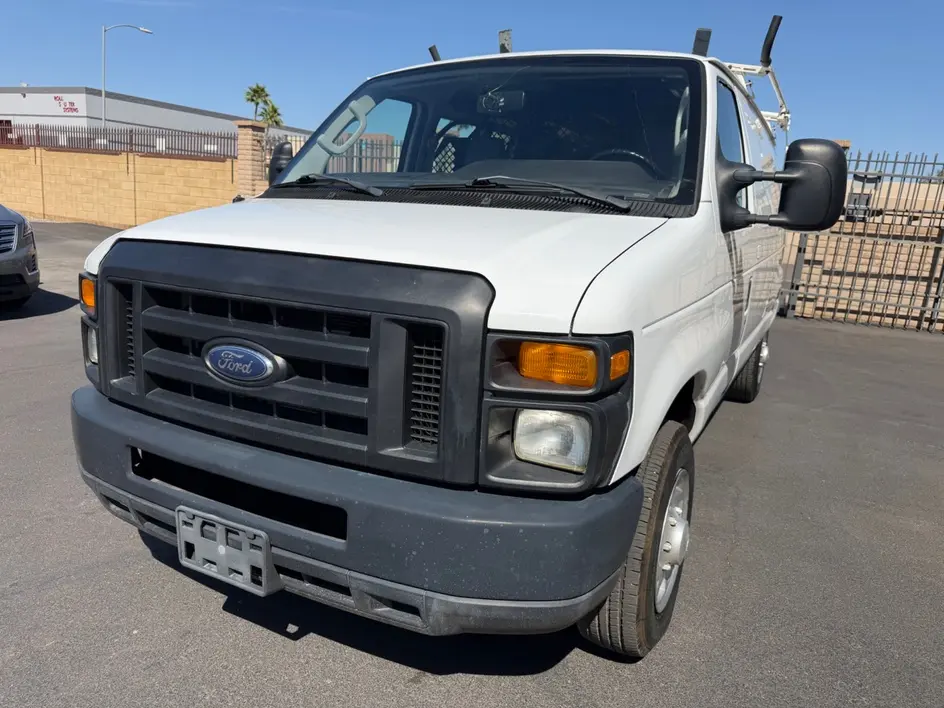 2012 Ford E-Series E-150 Van photo 4