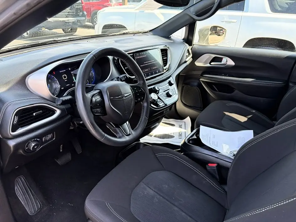 2022 Chrysler Pacifica Touring photo 4