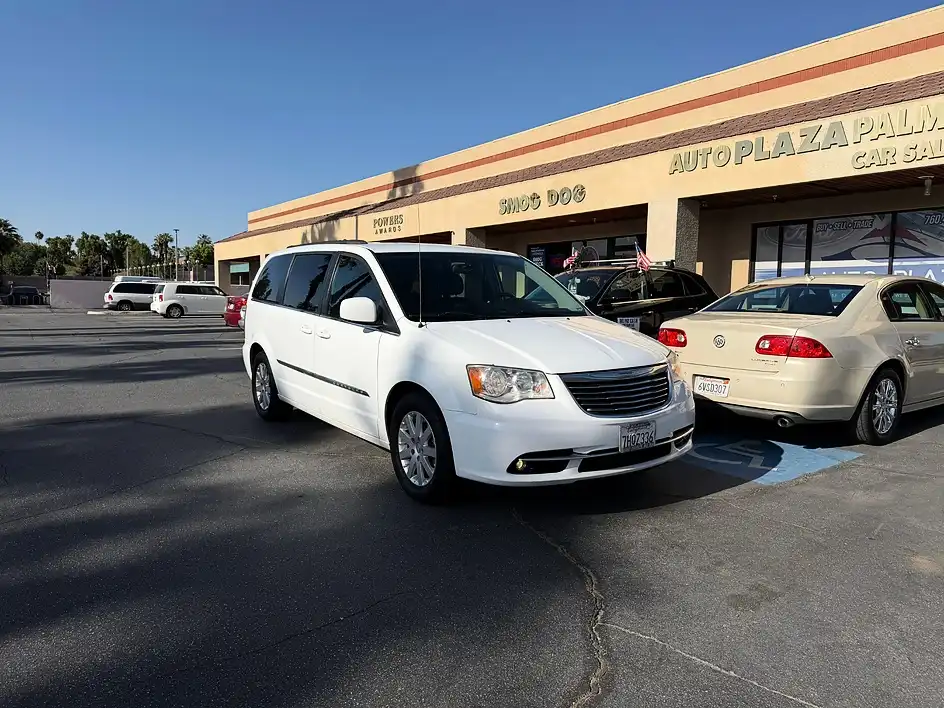2015 Chrysler Town & Country Touring's photo