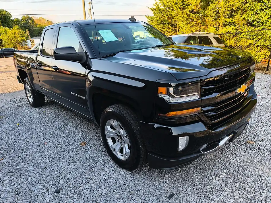 2018 Chevrolet Silverado 1500 Z71 4WD Double Cab Standard Box LT's photo