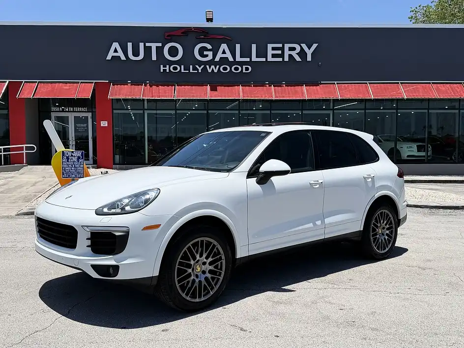 2017 Porsche Cayenne Platinum Edition's photo