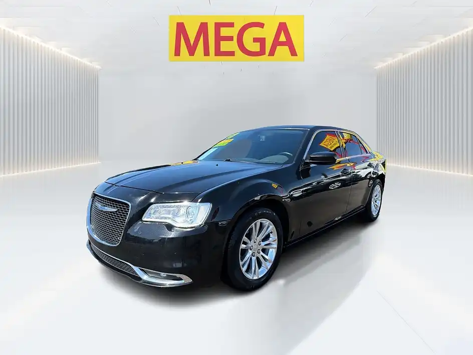 2017 Chrysler 300 Limited's photo