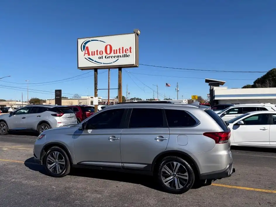 2020 Mitsubishi Outlander SEL FWD's photo