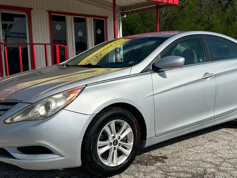 2013 Hyundai Sonata I4 GLS A T's photo