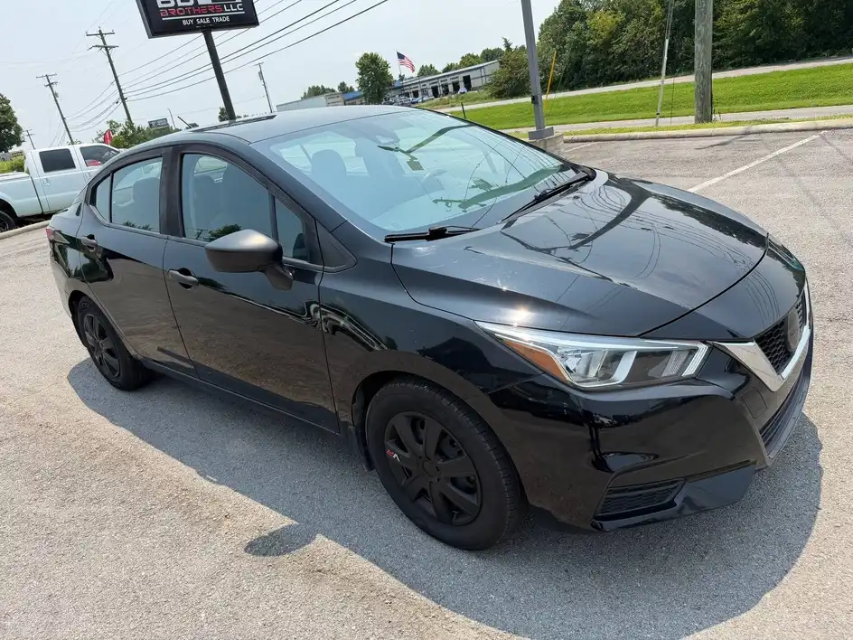 2020 Nissan Versa 1.6 S MT's photo