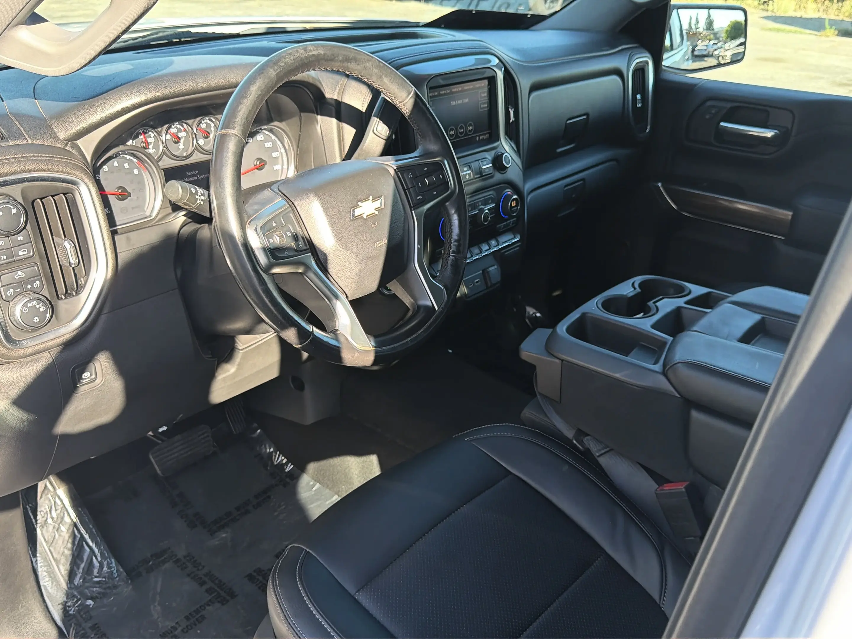 2019 Chevrolet Silverado 1500 LT 4X4 Crew Cab Short Box photo 4