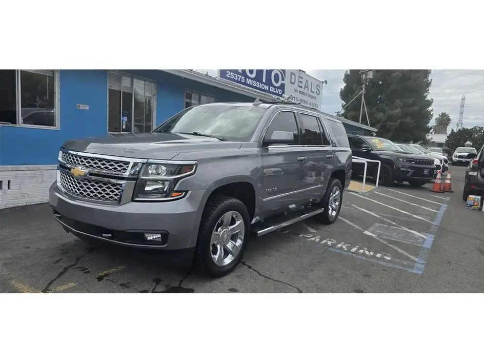 2018 Chevrolet Tahoe LT 4WD photo 1