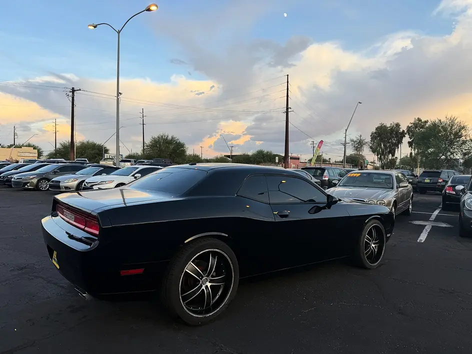 2012 Dodge Challenger SXT photo 3