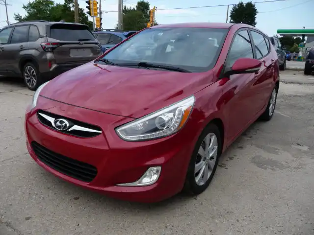 2014 Hyundai Accent SE 6AT 5-Door's photo