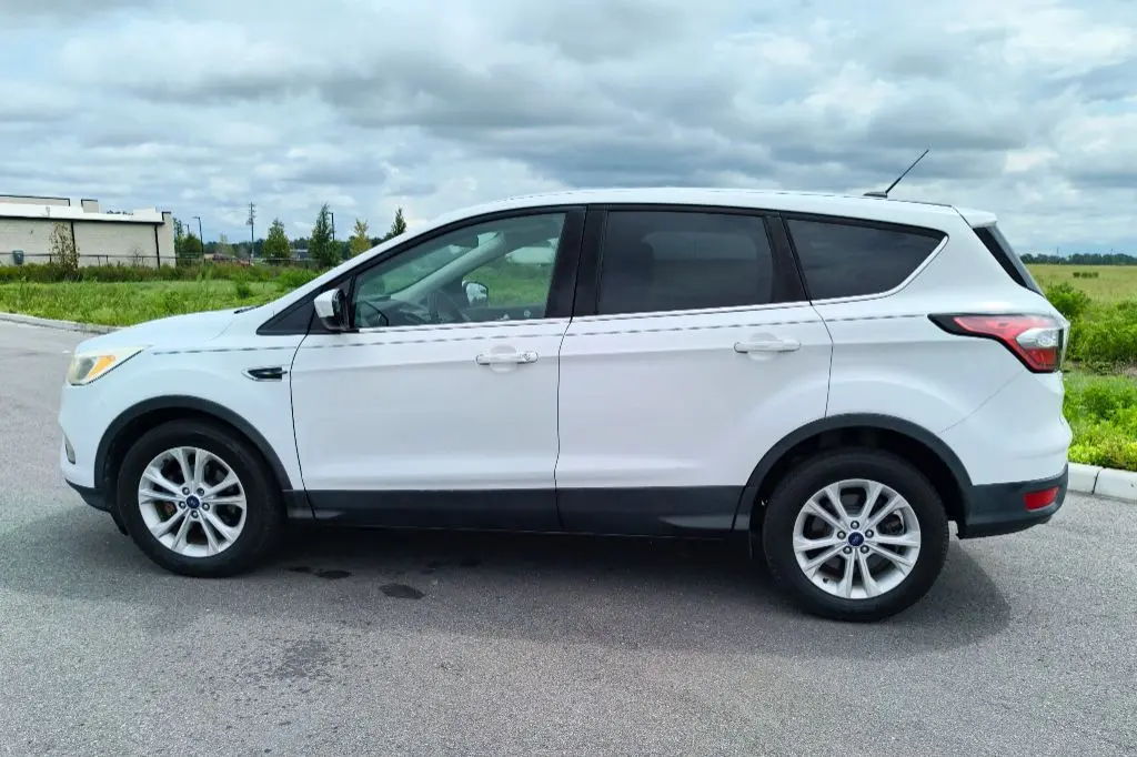 2017 Ford Escape SE photo 4