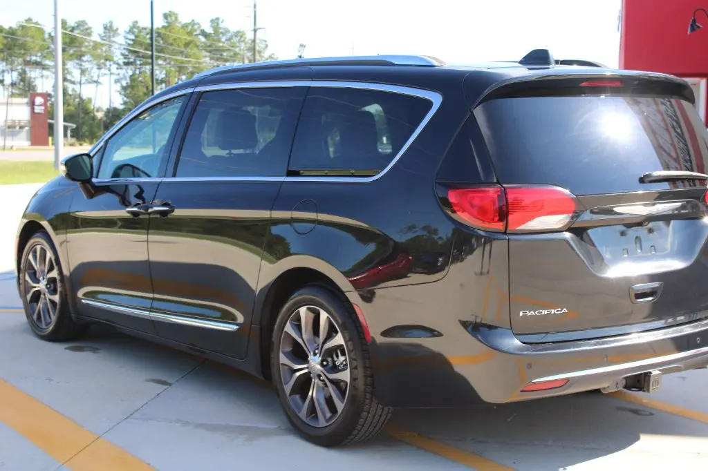 2017 Chrysler Pacifica Limited photo 5