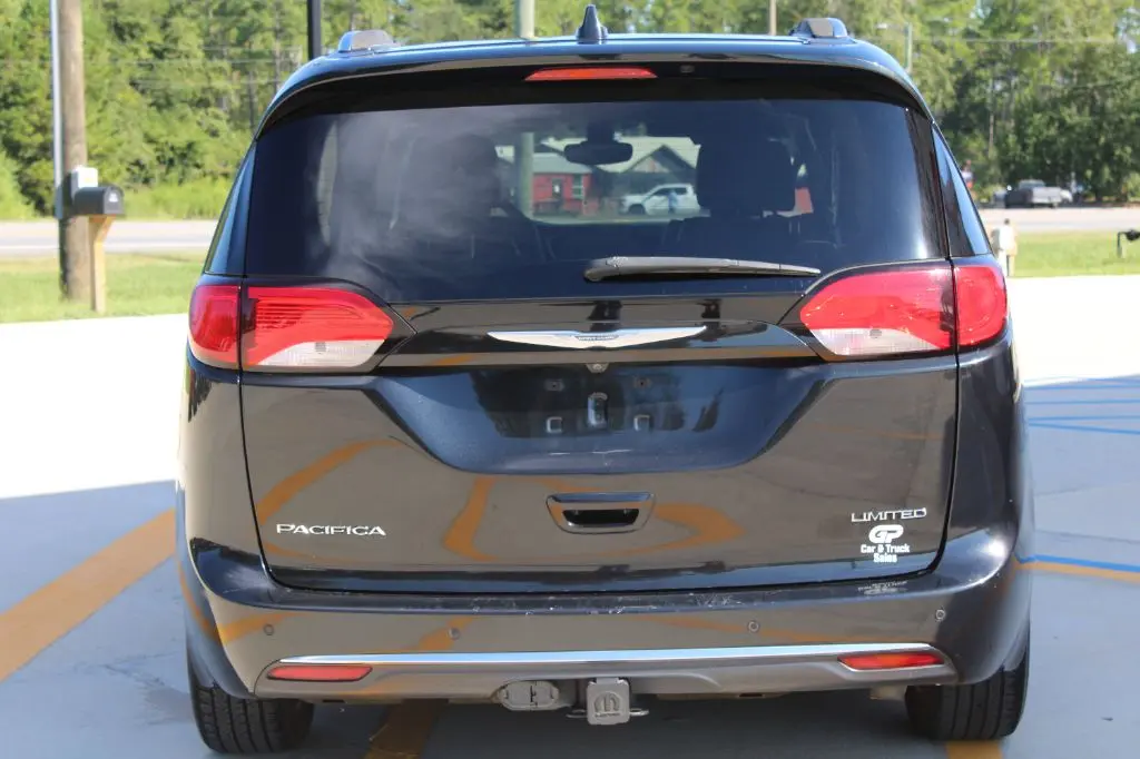 2017 Chrysler Pacifica Limited photo 4
