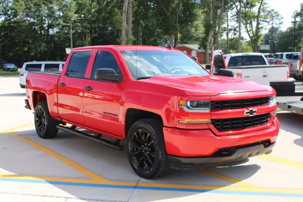 2018 Chevrolet Silverado 1500 Custom Crew Cab Short Box's photo