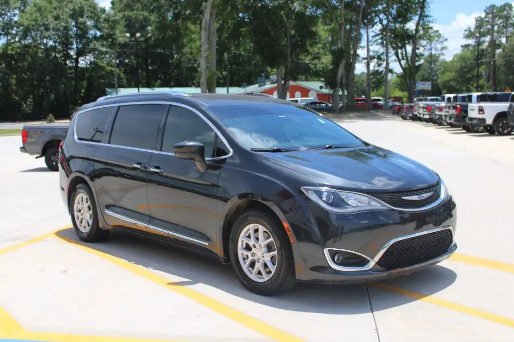2019 Chrysler Pacifica Touring L's photo