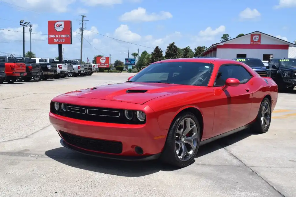 2015 Dodge Challenger SXT's photo