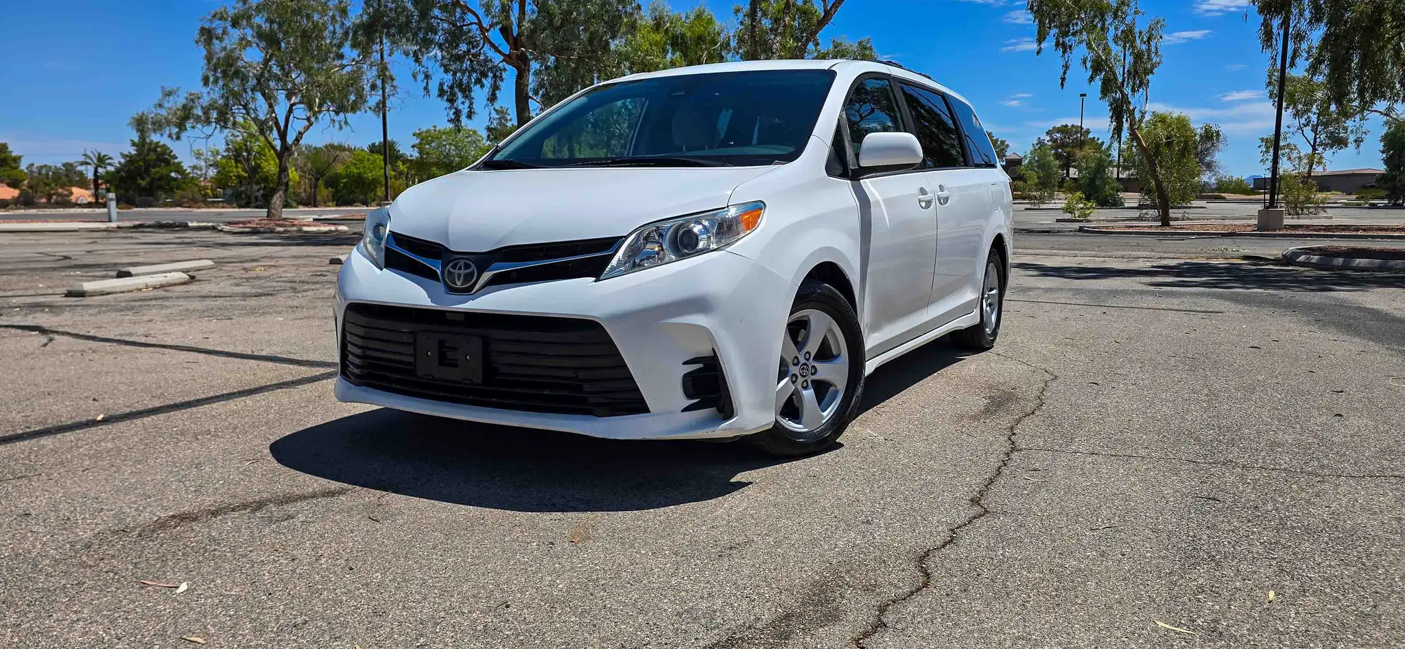 2019 Toyota Sienna LE V6 7-Passenger Access Seat's photo