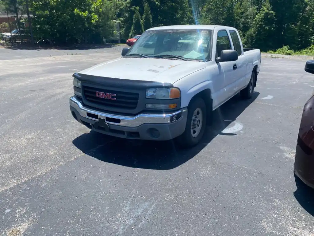 2003 GMC Sierra 2WD Extended Cab 6 1/2-ft Standard's photo