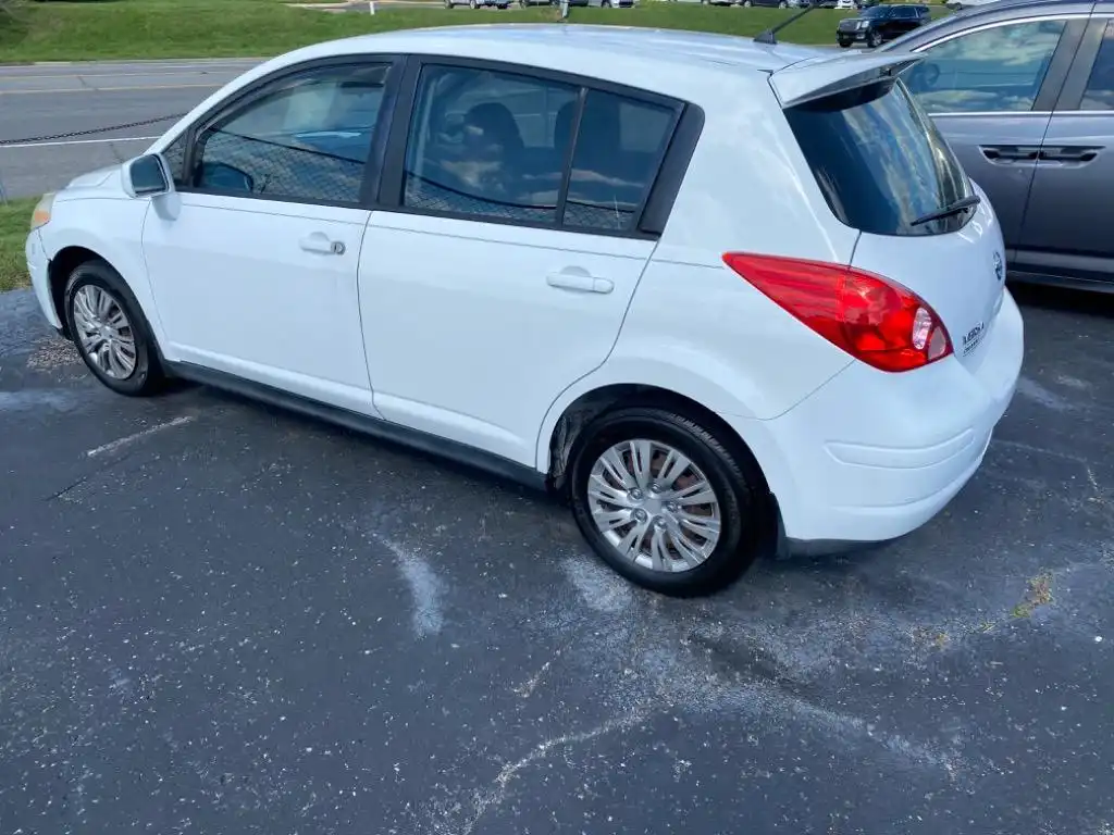 2009 Nissan Versa 1.8 S Auto's photo