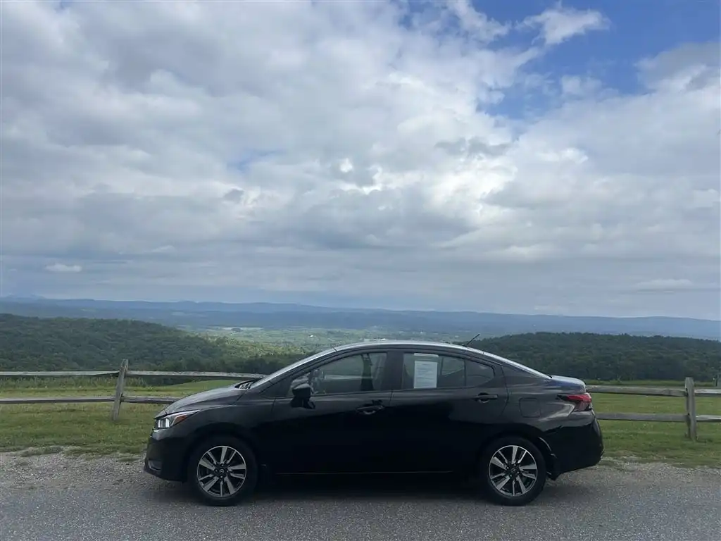 2024 Nissan Versa 1.6 S CVT's photo