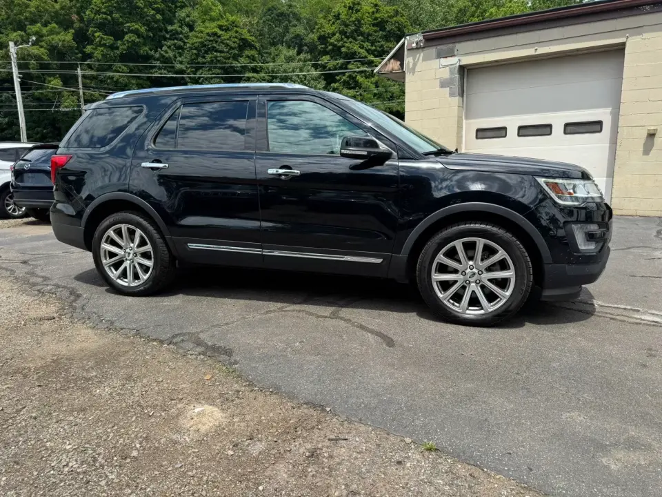 2017 Ford Explorer Limited 4WD photo 5