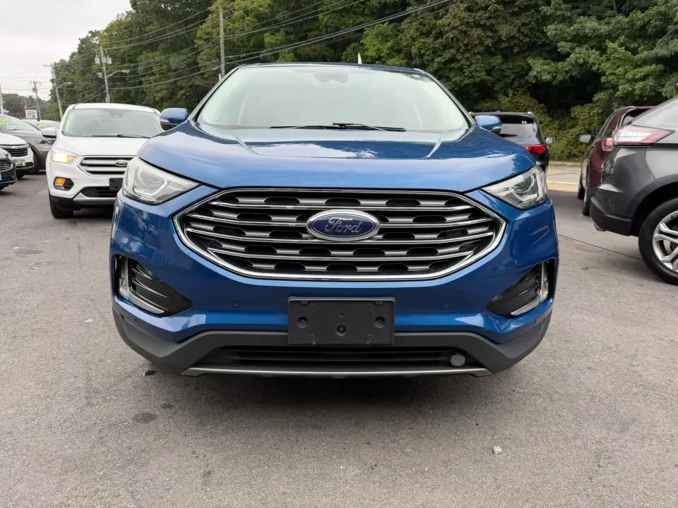 2021 Ford Edge Titanium AWD photo 3