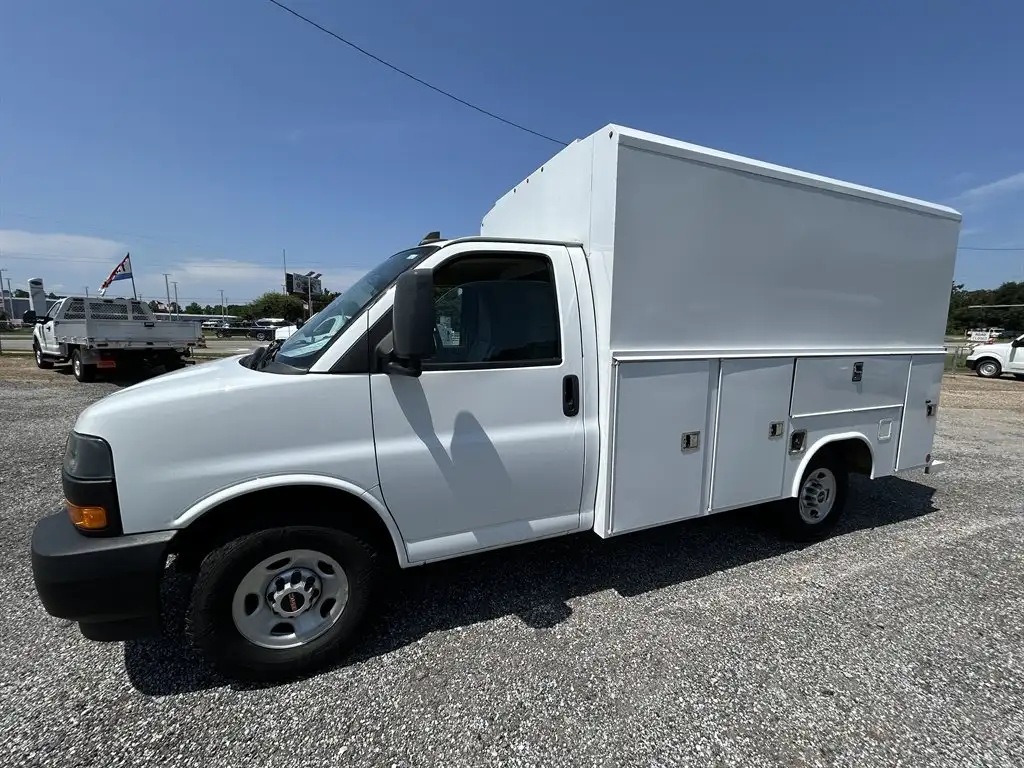 2023 GMC Savana 3500 139" WB's photo
