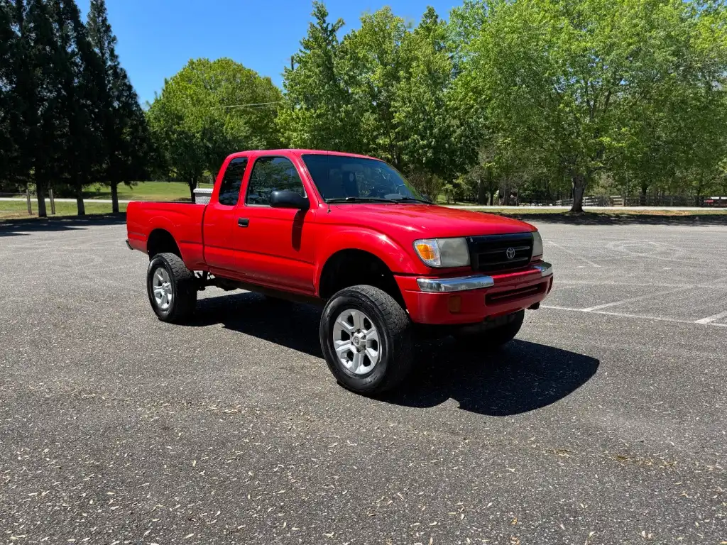 2000 Toyota Tacoma 4x4 Xtracab V6 4AT's photo