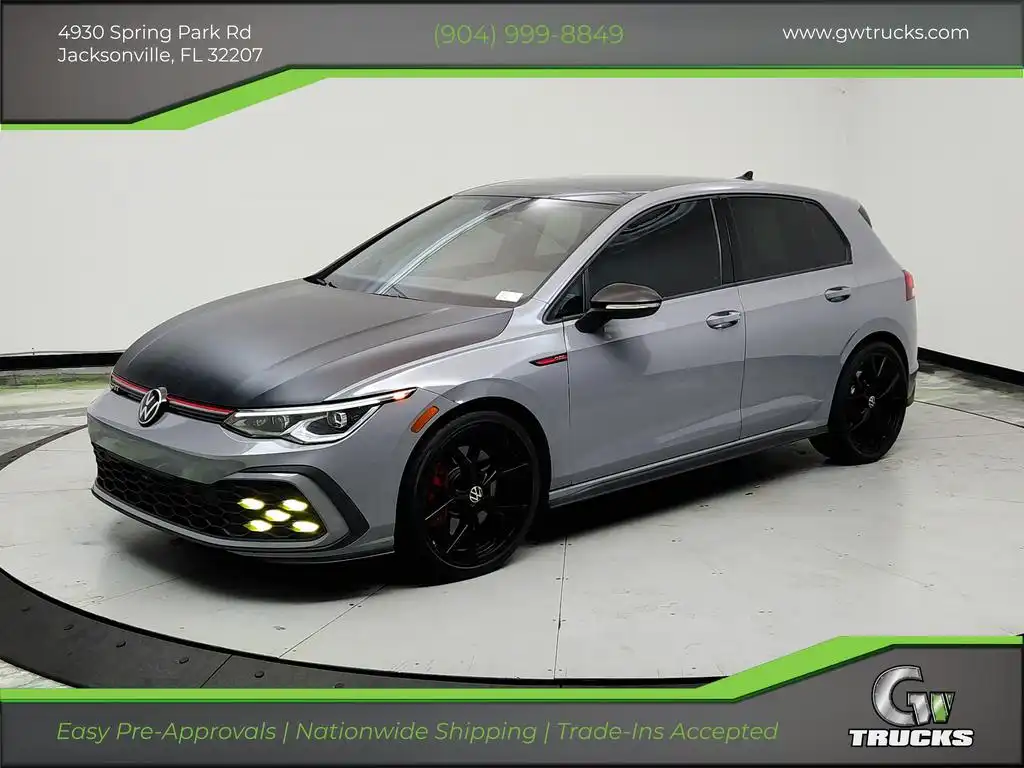 2024 Volkswagen Golf GTI 2.0T SE 4-door's photo