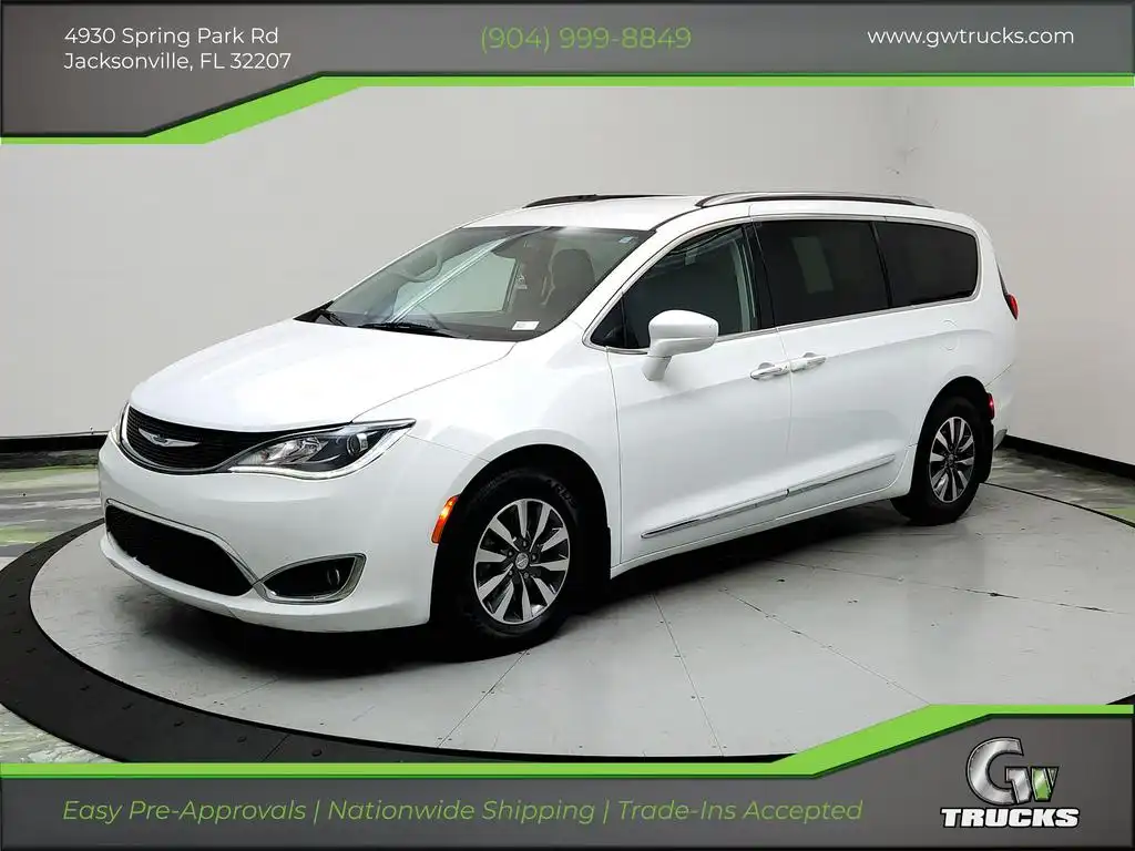 2020 Chrysler Pacifica Touring L Plus's photo
