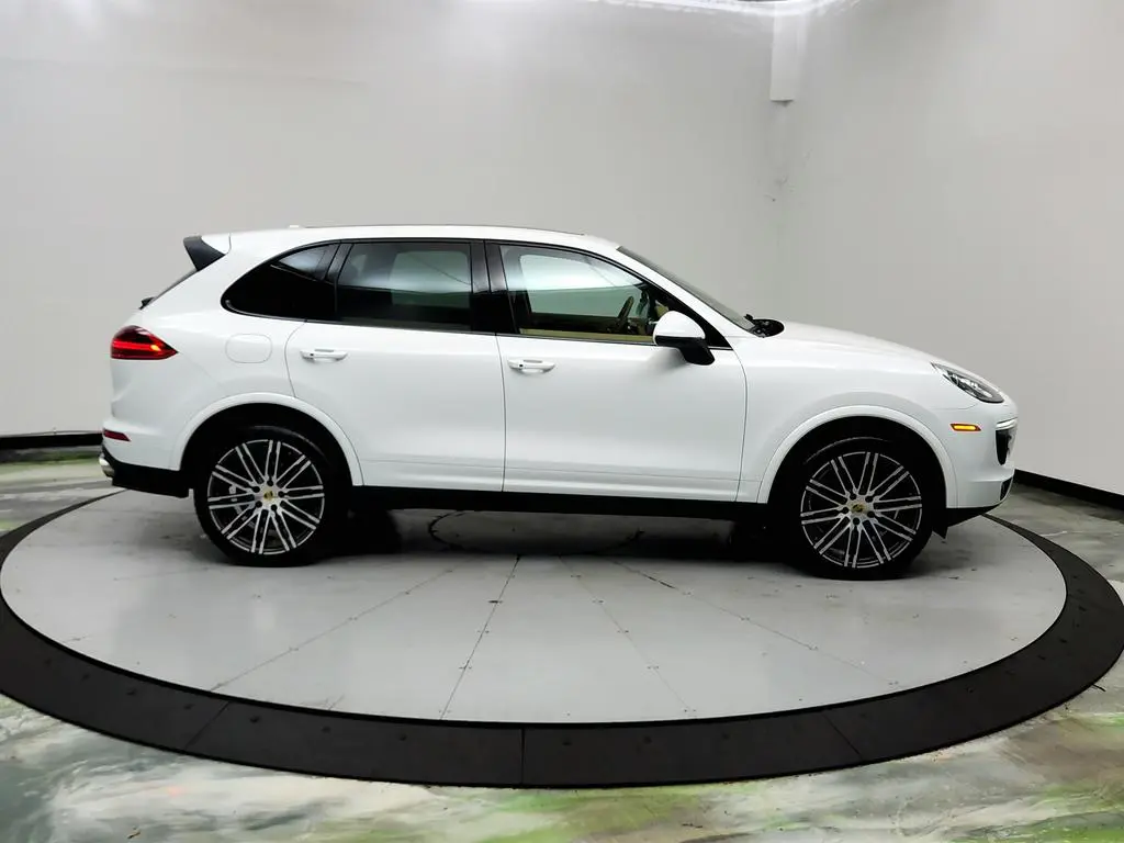 2017 Porsche Cayenne Platinum Edition photo 4
