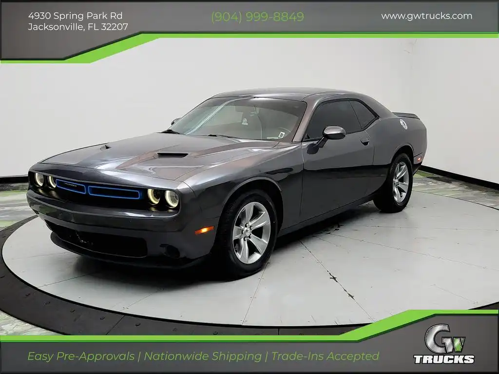 2020 Dodge Challenger SXT Auto's photo