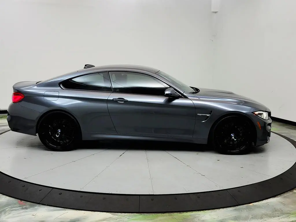 2018 BMW M4 Base photo 3