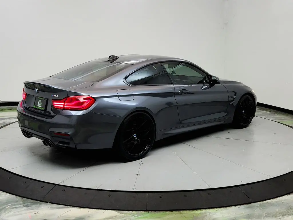 2018 BMW M4 Base photo 4