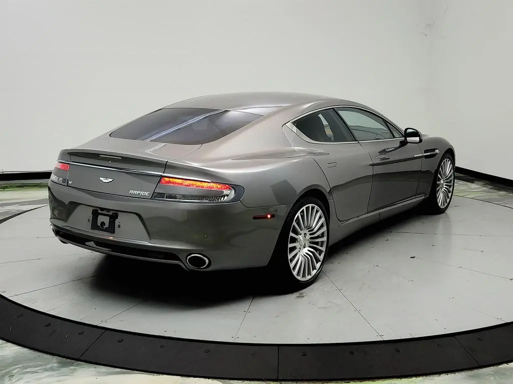 2011 Aston Martin Rapide Luxury photo 5