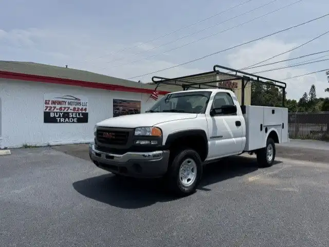 2005 GMC Sierra SLE 2WD Regular Cab LWB's photo