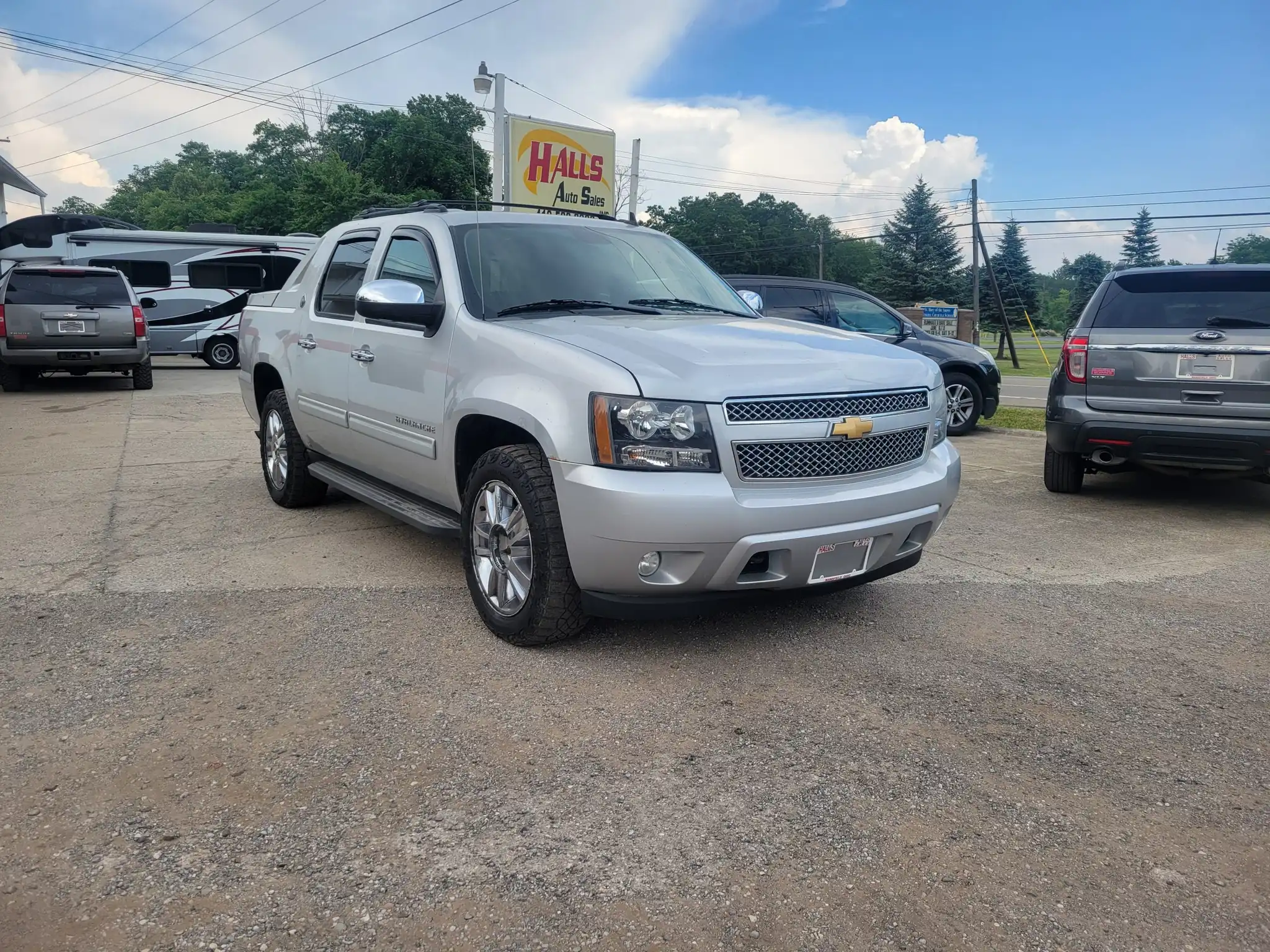 2013 Chevrolet Avalanche LS 4WD's photo