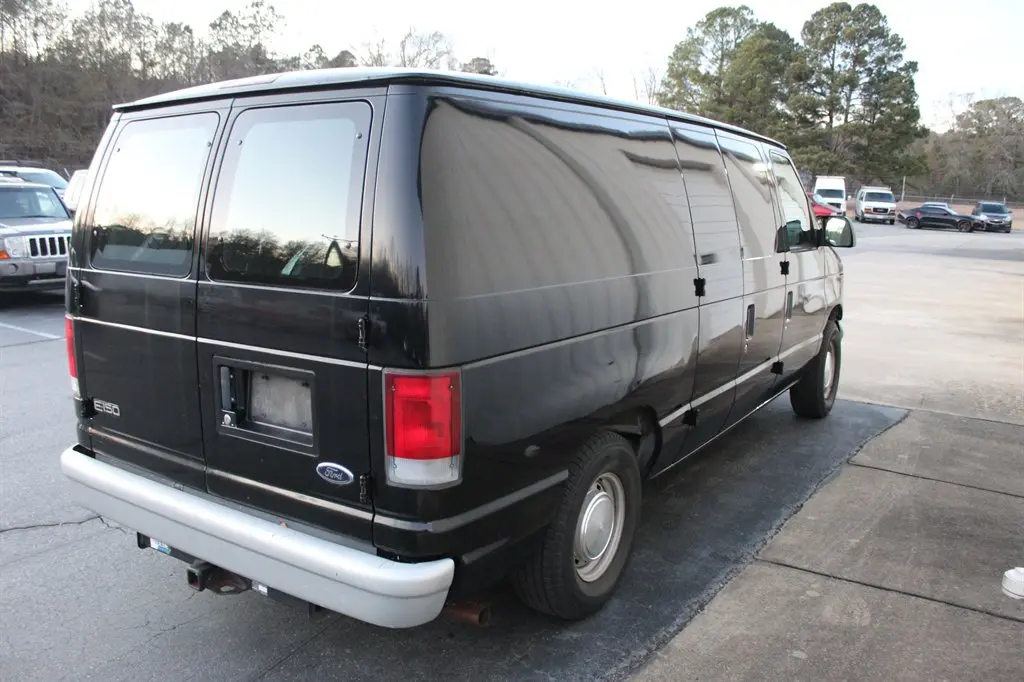 2000 Ford E-Series E-150 Van photo 3