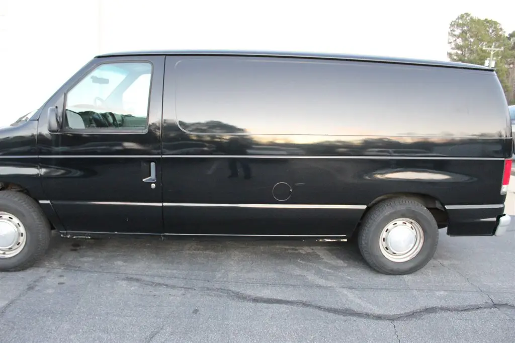 2000 Ford E-Series E-150 Van photo 5