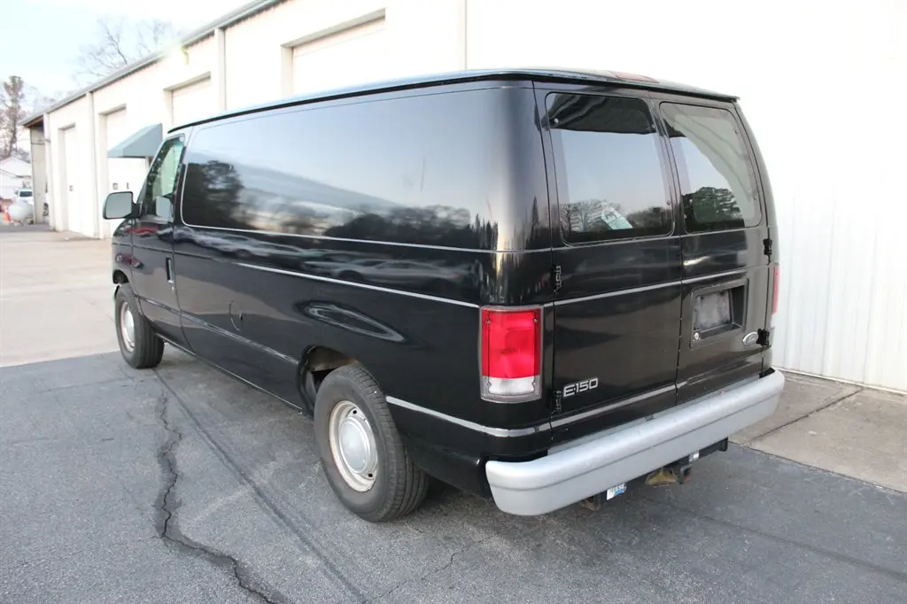 2000 Ford E-Series E-150 Van photo 4