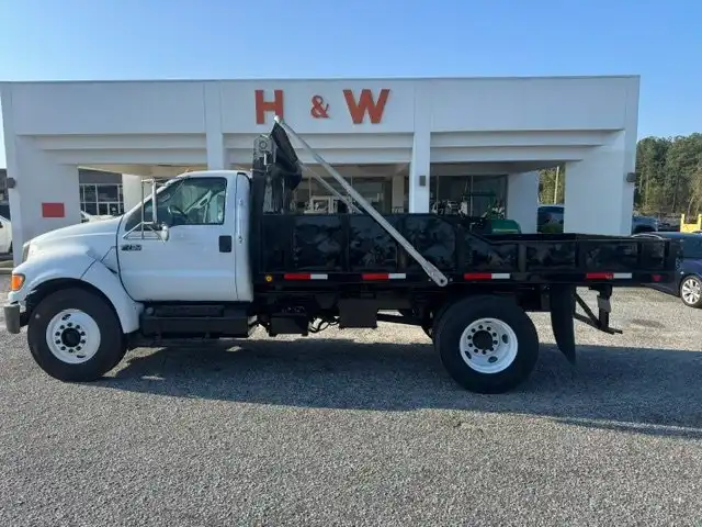 2011 Ford F-750 750's photo