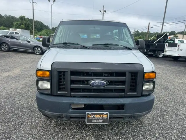 2008 Ford E-Series XL E-350 Super Duty Extended photo 3