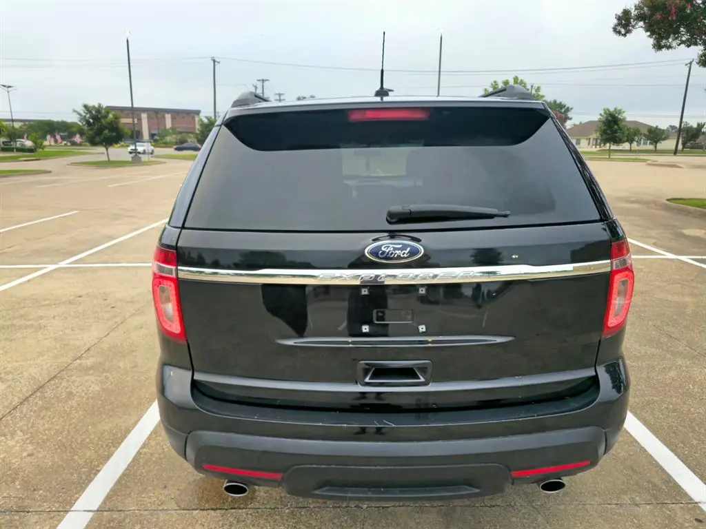 2014 Ford Explorer Base photo 3