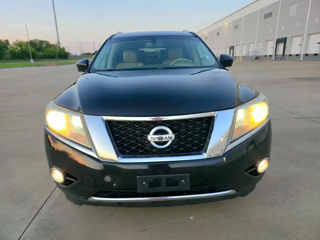2014 Nissan Pathfinder Platinum 2WD's photo