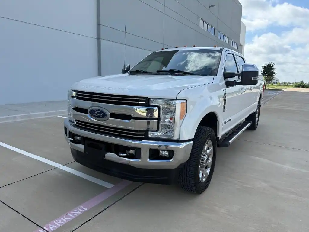 2017 Ford F-250 Lariat 4x4 Crew Cab 8' Box's photo