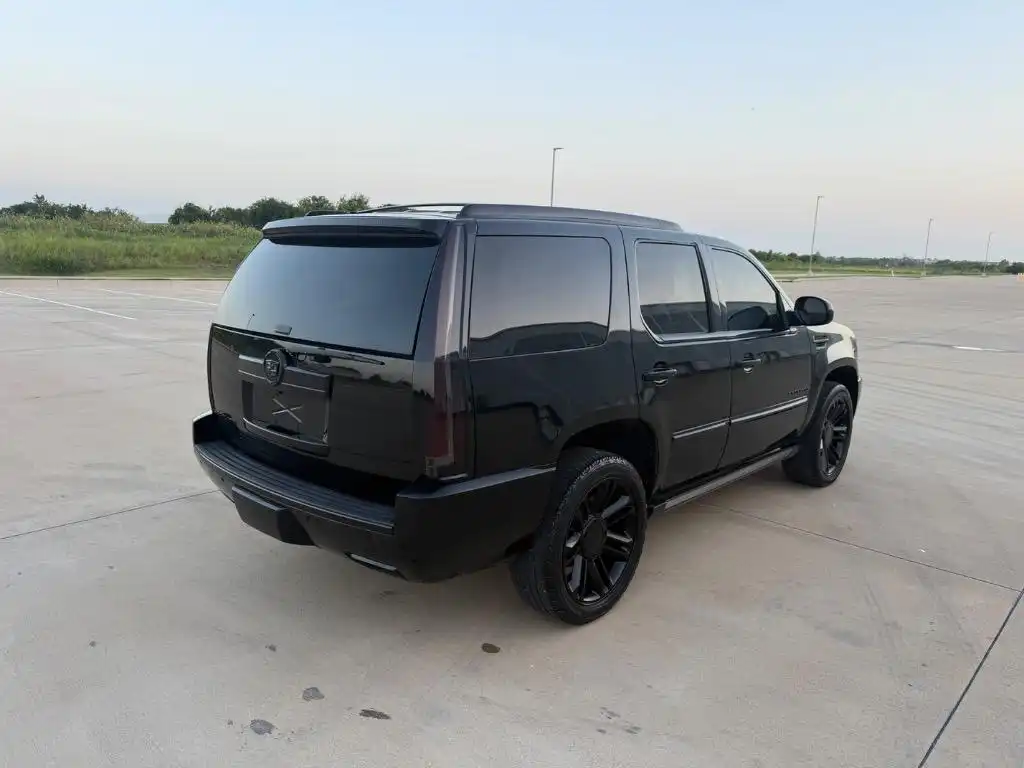 2013 Cadillac Escalade AWD Premium's photo