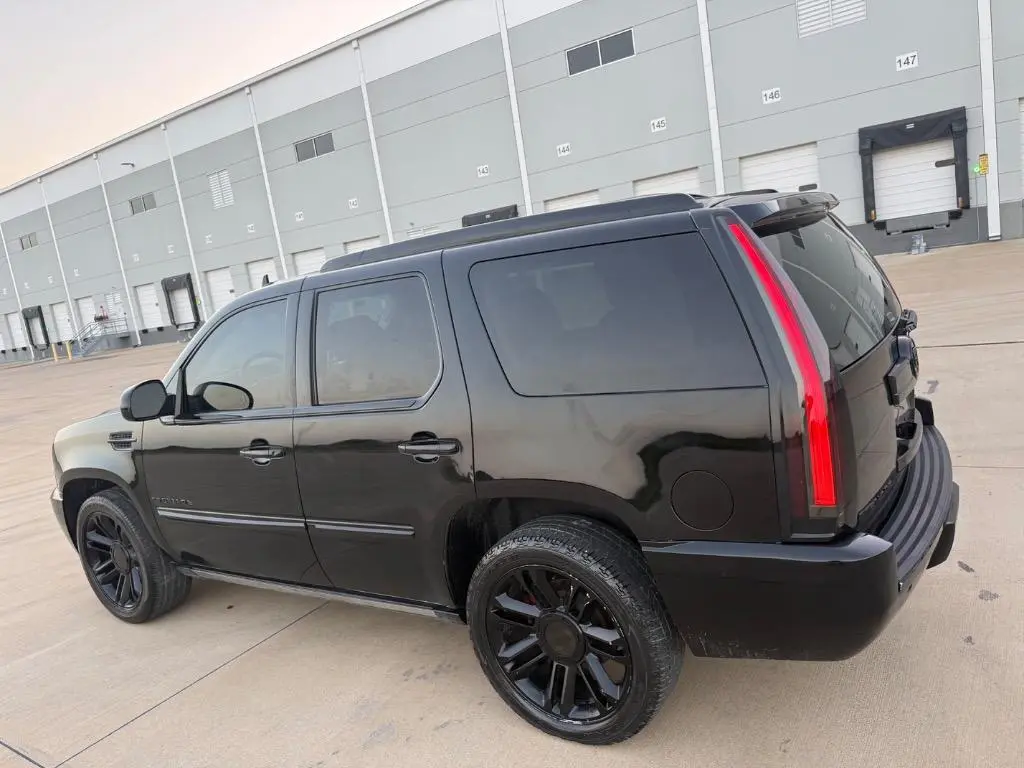 2013 Cadillac Escalade AWD Premium photo 5