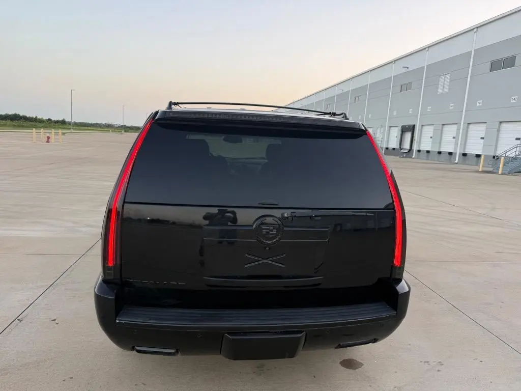2013 Cadillac Escalade AWD Premium photo 4